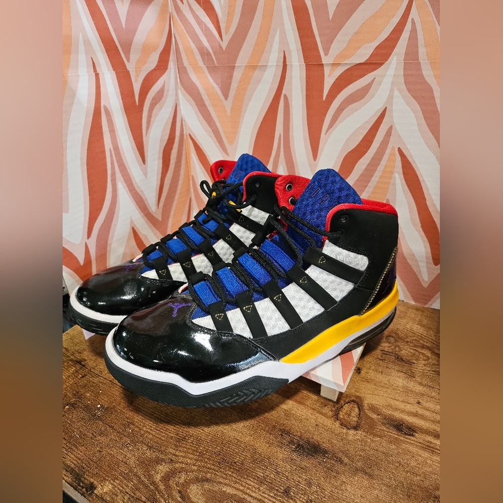 Men's 8.5 Nike Jordan Max Aura Rivals